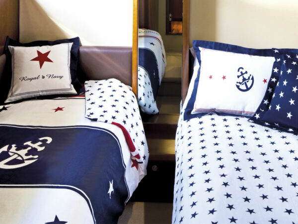 Duvet cover and pillowcase for single bed with sailor design and red details